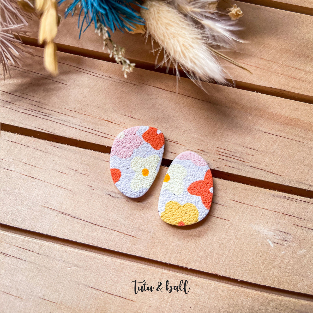 Pebble Studs